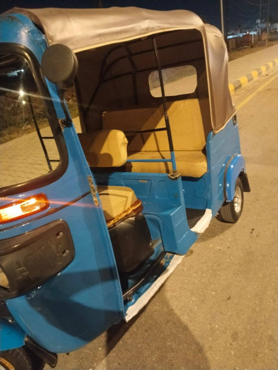 تكتك للبيع موديل 20 رقم بصره بسمي مشروع وطني بيه بارد يم البكلايت ومعمره دوس ولباقي كفاله مستعجل عله بيعتهه سعر 6 وبيه مجال مكاني كوت مركز مدينه رقمي ***********
