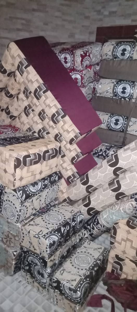 من رخصت الادمن جلسات عربيه كويتي جديد العنوان القرنه خلف كلية التربيه هاتف *********** السعر 325
