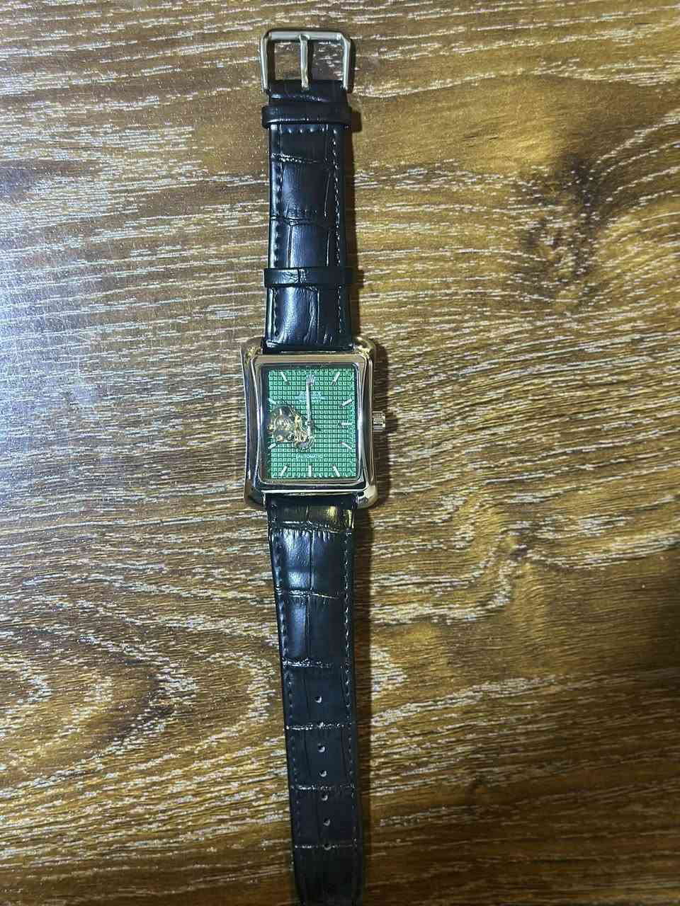 ساعه ونستن سويسري قديم اصلي السعر 60
وساعه رولكس مع العلبه غير مستخدم السعر 45 رقم للتواصل ***********
