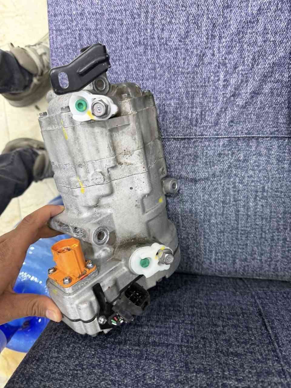 السلام عليكم ورحمة الله وبركاته
كومبريسر سبورتج-توسان-سورنتو 2023-2026 هايبرد 
امريكي تفصيخ شرط التشغيل 
***********
