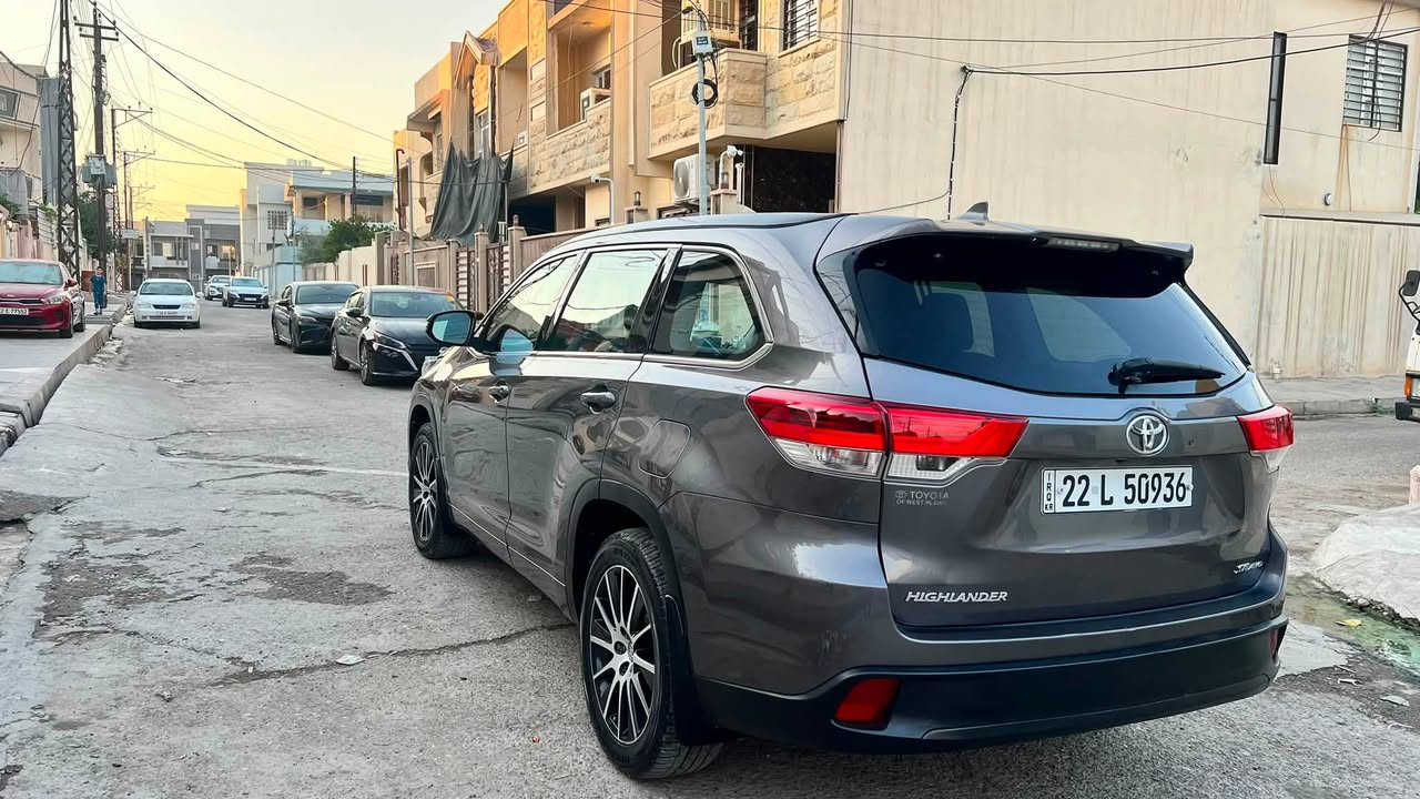 للبيع | تويوتا هايلاندر SE موديل 2018
🔹 فئة SE 

🔹مقاعد VIP

🔹 محرك 6 سلندر (V6)

🔹 دفع رباعي (4WD)

🔹 فتحة سقف

🔹صندوق كهربائي

🔹بصمة

🔹تشغيل عن بعد 

🔹تبريد خلفي 

🔹التحكم على المنحدرات 

🔹نوافذ كهربائية 

🔹كشافات ضباب 

🔹 تدفئة مقاعد 

ضررها قطعه واحدة (بونيد) 

للتواصل على الخاص أو الاتصال واتساب 

***********
