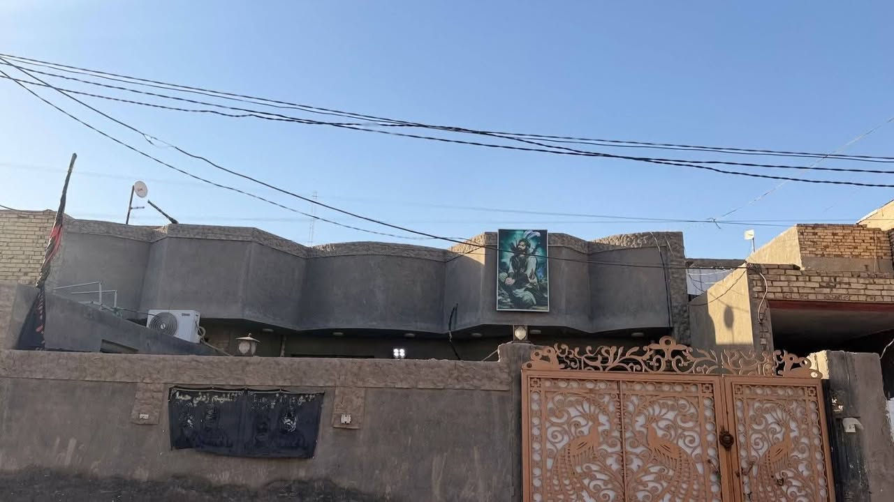 السلام عليكم
دار سكن للبيع العنوان الشافعيه السايدين مباشره
#مساحه 250 
متكون من غرف عدد 2
صاله  استقبال  مطبخ
مجمع صحي عدد 2
(بناء جديد)
الاتصال ***********
***********
