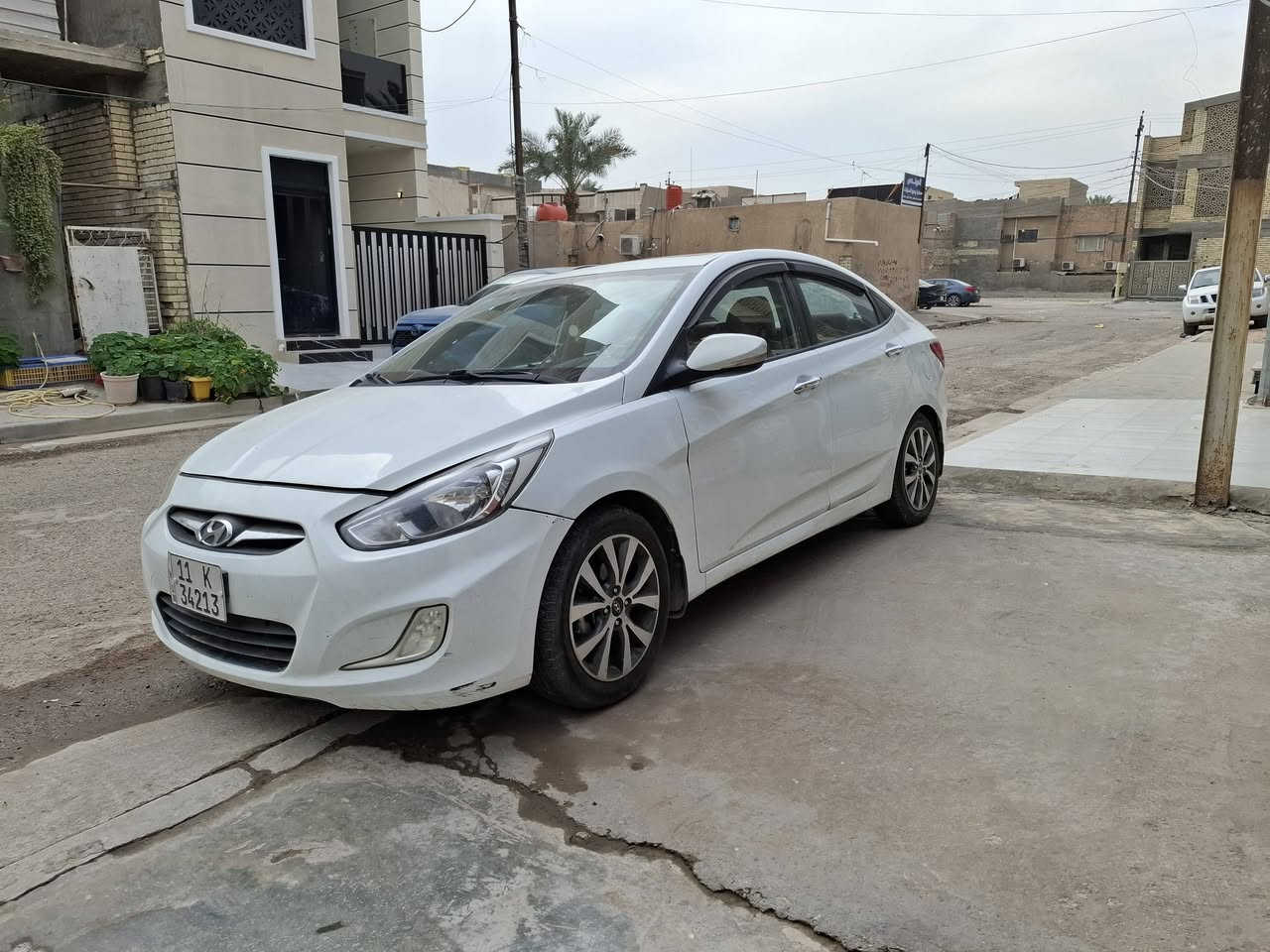 السلام عليكم
اكسنت 2016
 ماشية 165 الف
فتحة سقف
تدفئة تبريد 
تحكم ستيرن
شاشة
تخم تاير جديد 
باتري جديد 
صدر نظيف
ادامة للمكينة تبديل بلكات تنظيف نوزلات 
دسكات جديدة
السعر المطلوب 95 ورقة وبيها مجال بسيط 
البيع بسبب الحاجة
العنوان بغداد نفق الشرطة
للتواصل واتساب ***********
