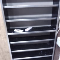 يوجد رف للبيع للاتصال.  ٠٧٧٠٤٧٢٢٨٤١. ابو الوليد.  السعر.  ٥٠. ألف