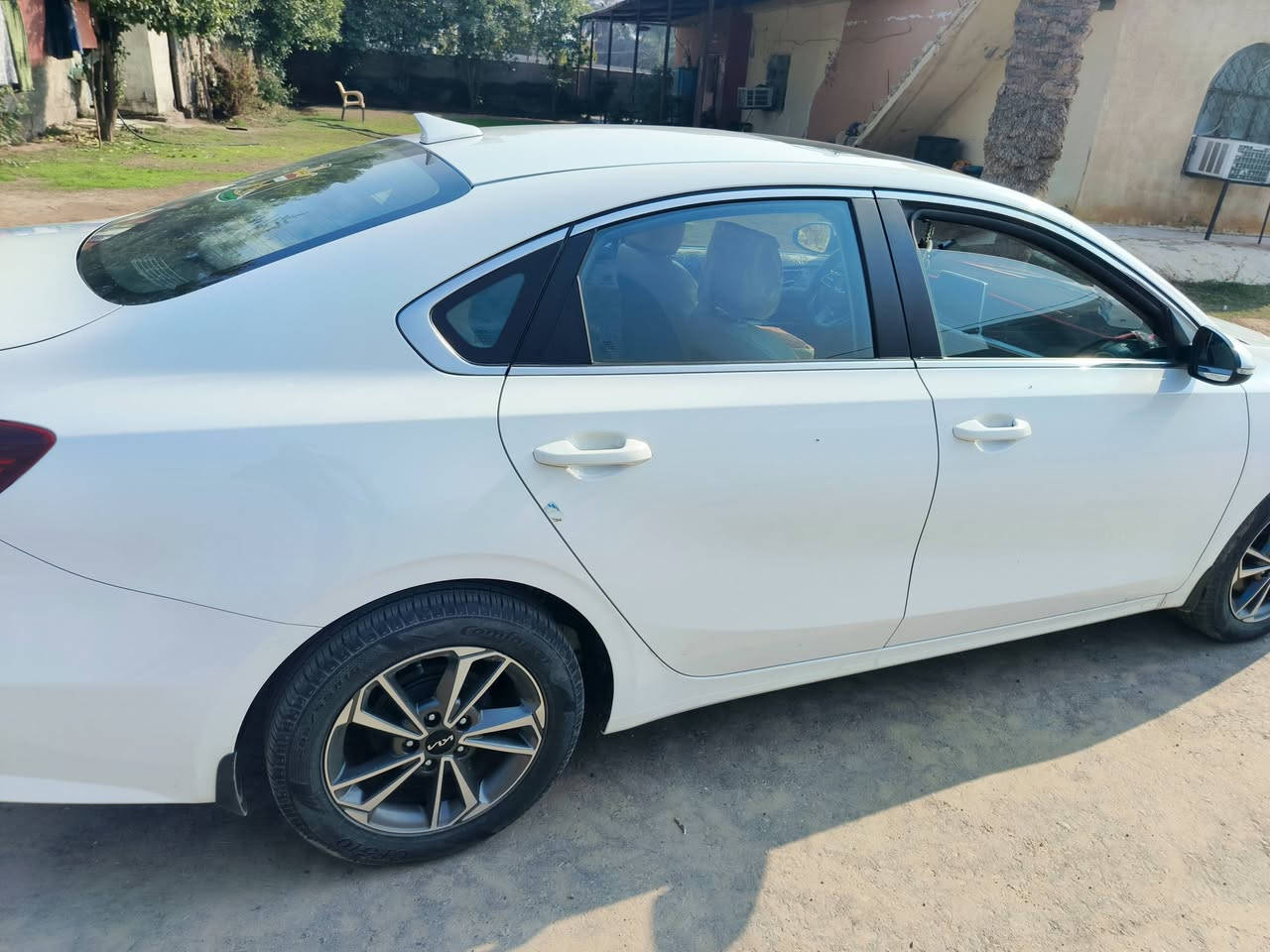 السلام عليكم. سيراتو موديل 23.محرك الفين. ماشيه. 35الف كيلو بس. تبريد قطعتين. مرايات شفط فتحت سقف. شاشه كبيره.  ويل كب.كامره خليفيه ميه وثمانين درجه. سياره. مكفوله كفاله عامه من كلشي. سياره مال بيت.السعر 195وبيها مجال بسيط واسط صويره. ***********
