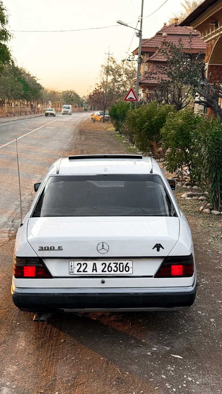 مارسدس دب موديل ١٩٨٦
رقم اربيل باسمي سنويه لحد ٢٠٣٠ 
هزه براد كلشي جديد 
كير محرك (بطه)  بشرط 
حداديه امامي خلفي جديده
تدفئه تبريد بشرط 
سلايد روف طكتين
سياره صبغ حزام للجماليه
سعر ٤٩ 
***********
