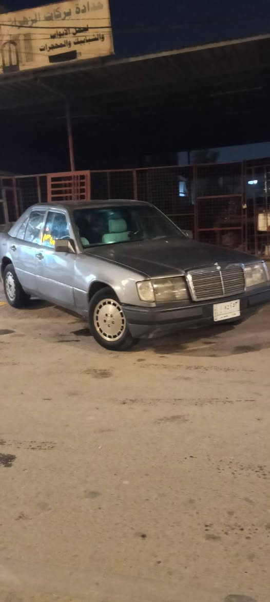 مارسيدس دب موديل 1988 سنويه لل ٣٠ رقم بغداد بأسمي السياره مثل ماموضح بلصور نقصهه بس دواخل حداديه خير من الله تبريد مرايه تحكم كهربائي محور ياباني ثنين ونص كير ومحرك كفاله قواعد دبلات اني من اشتريت كلولي كفاله ووديته لابو مصلحه كال ماملعوب بيه بس قبل فتره شافه جناي كال عندك القاعده اليمنه معمره ف اني ابيع القاعده اليمنه مبدله السياره جاهزه من كولشي ومكانه كربلاء سعره ب ٤١ 
***********/***********
