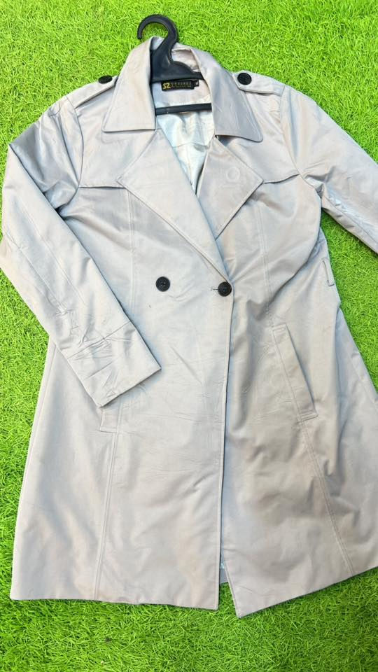 ترانش كوت نسائي  قطع كلش حلوه وشرط نضافه 
متواجدين من الساعه 8 صباحا الى 11 مسائا 
سعر القطعه ب 12. الف بس 
موقعنه ذي قار قضاء الفجر شارع ابوًجمال مجاور مطعم انوار المدينه المدينه سابقا 
للتواصل *********** اتصال أو واتساب
