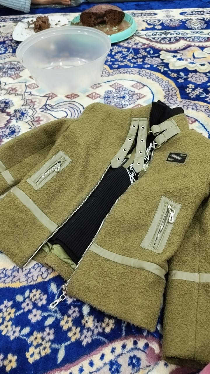 اخذت هذوله من المثنى وطلعه اصغار الجوزي اللبس ١١ سنه والزيتوني اللبس ٩سنوات و٨ الله شاهد ماملبوسين وقوط مال حشمي


**إذا كنت صاحب هذا الإعلان وتريد حذفه لأي سبب، رجاءا أرسل رسالة إلى الدعم الفني**