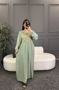 دشاديش متنوعة بألوان جميلة وتصاميم مختلفة، مثالية للمناسبات المختلفة. ...