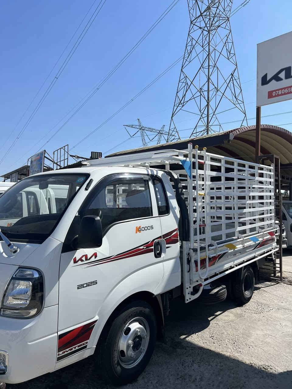 السلام عليكم ورحمة الله وبركاته
كيا بنكو 4000
موديل 2025 
ماشية 24 الف
مكانه بغداد الويسفية 
***********
***********
