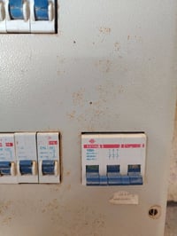 بورد كهرباء • ٣ فيز • ١٠٠ أمبير