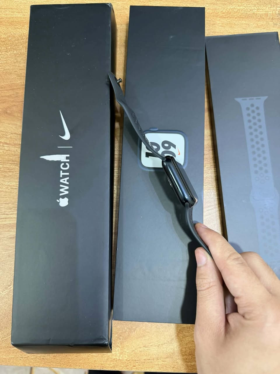 ساعة آبل Apple Watch Series 7 Nike
لون اسود كامله ملحقاته 
بطارية ‎83‎%‎100 
نضافة ‎90‎%‎100
السعر 💵(215)
مكاني بغداد البياع 
📞***********
