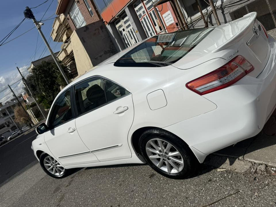 بسم الله
كامريglx موديل٢٠١٠سپي به فري يه ك ده سه مه كينه ي نه كراوه ته وه يه ك چه مه له غي بوياغه له سه رساخي ويه ك په له ساردي بچوكي هه يه ره قه موو زينگه وباني تازه يه سه نه وي تازه يه به ناوي خومه وه سعر ١٣٥گه لاو مه عامه له يه كي كه م***********
