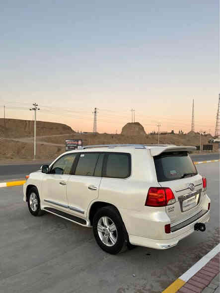 تويوتا لاندكروزر موديل ٢٠١٤ شركه جيهان سياره جديد مابي صبغ مابي مفتوحات ماشيه ١٤٠km حقيقي بي بس بل هلال خلفي تكحيل بعد مابي اي شي كير محرك مامفتوح سنويه بسمي تاخم تايه جديد سعر ٤٢٥ مكان كركوك 
***********/*********** كركوك
