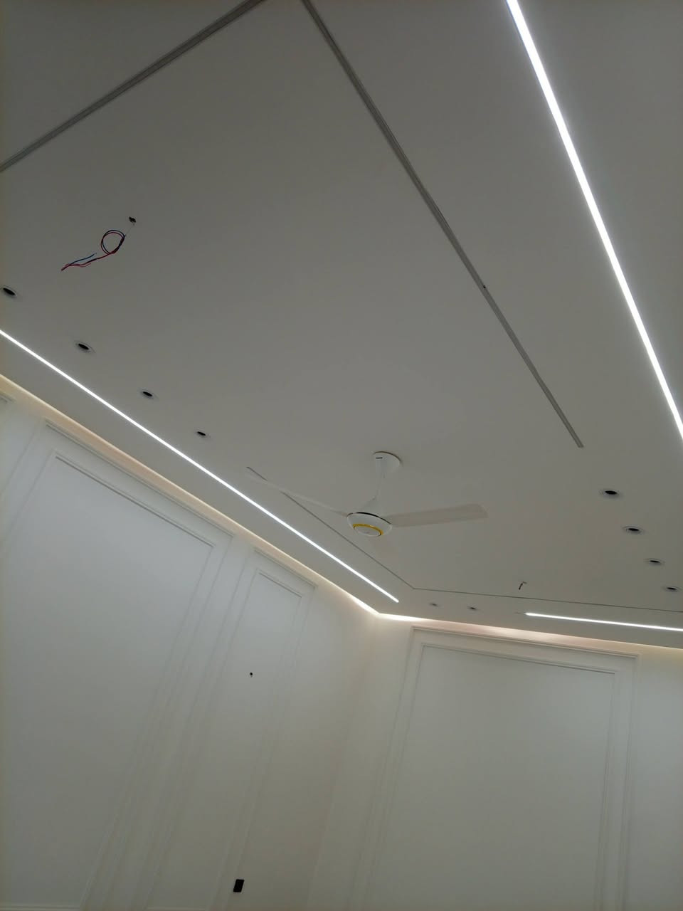 سلام عليكم متابعينا الكرام جانب من اعمالنه عمل جبس بورد عرض خاص سعر متر كرزته وعمل 20الف بابل لتواصل ***********
