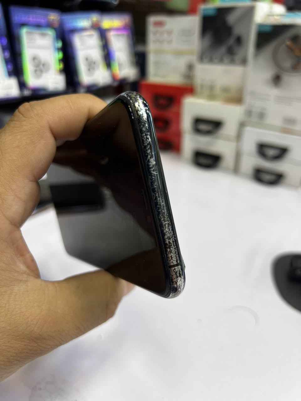 ١١ برو ماكس مامبدل بي اي شي بي شوية نكرشة بلشاصي كلة بلادي سعرة ٣٠٠ قفل ***********
