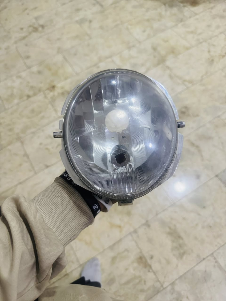 سلام عليكم بجم فله أمامي ابيضّ اصلي بلادي مال تفصيخ هوه وعلامته +مازده فله اصليه مال تفصيخ للبيع بغداد مدينه الصدر 
***********
البجم سعره 30الف 
والمازده سعرها 25الف
