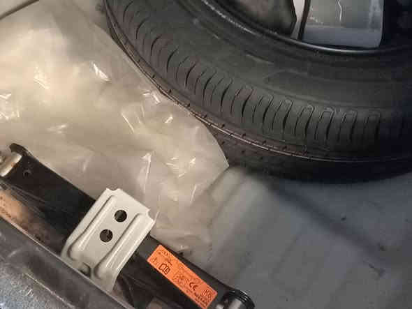 سلام عليكم نيسان صني هندي ابو بليته زرگه مديل   2024 فول ويل كب تبريد خلفي جام اربعه كهربائي حساسات خلفيه سماعات اربعه كشن كهربائي مكفوله كفاله عامه ماشيه 48الف سياره جديده. على وضع شركه  مع الاضافه كشنات ورضيه دوشمه جلد (.##رقم أربيل) سعر ١٢٩$ وبيه مجال رقم الهاتف *********** .
