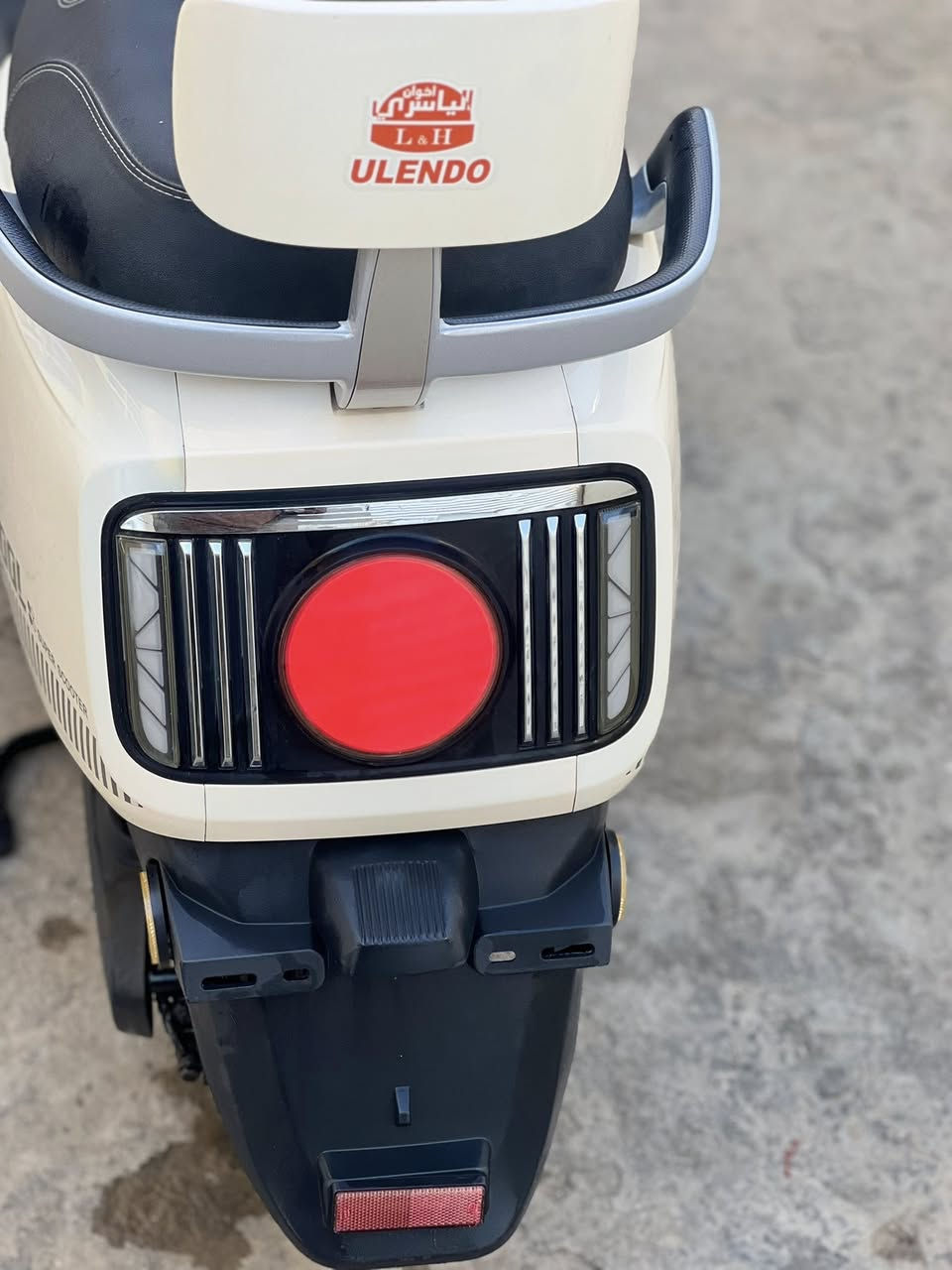 السلام عليكم 
دراجه شحن للبيع موديل 2024
كلش نصيفه 
سرعه 80
6 بطاريه  
الهاتف !***********
