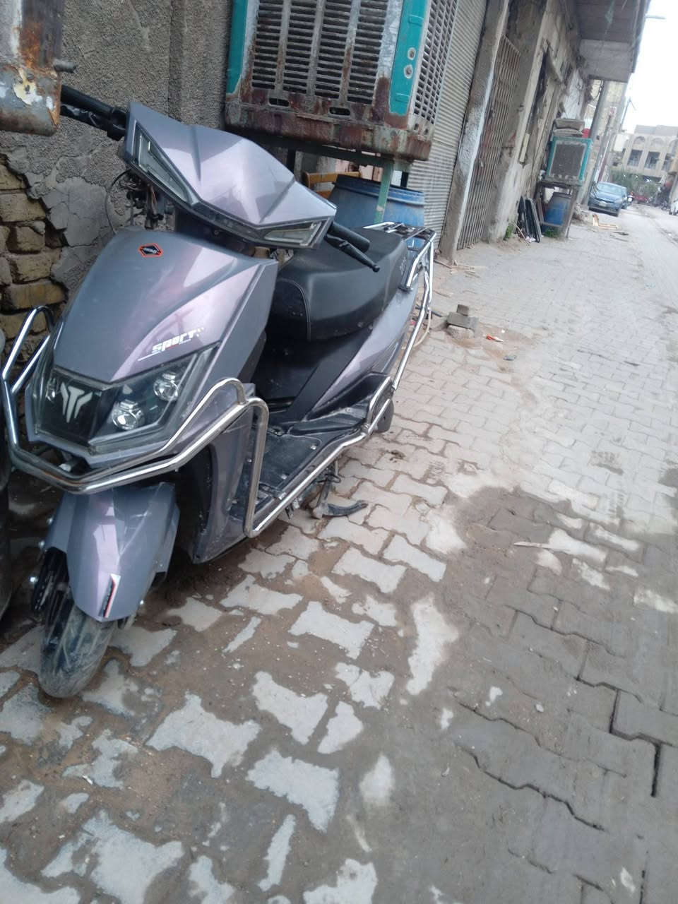 السلام عليكم دراجة شحن للبيع سبورت السعر ٩٠٠ الف وبيه مجال للطيبين
***********
