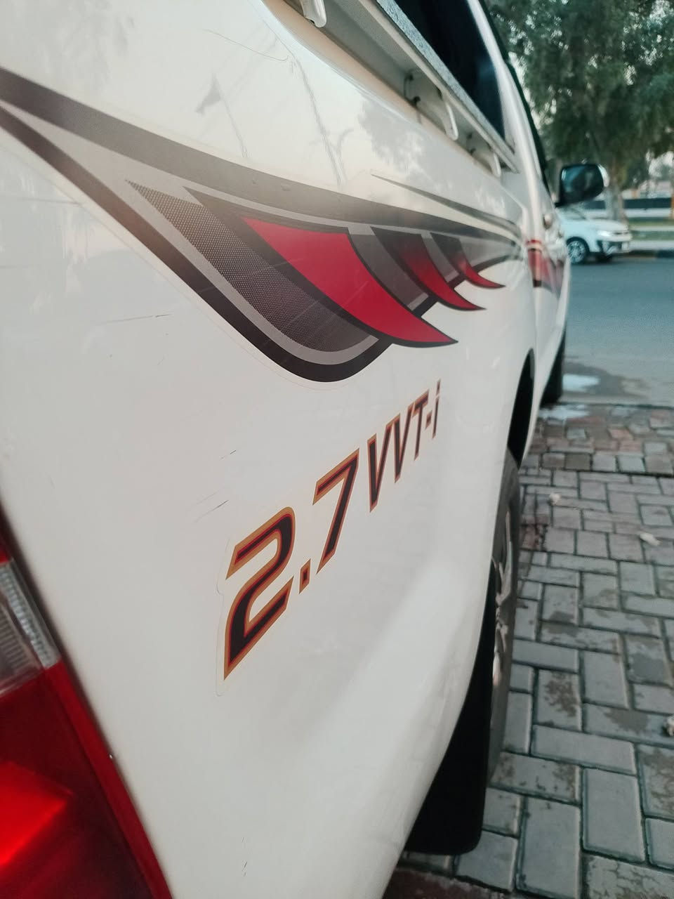 .السلام عليكم 
تيوته هايلوكس موديل 14 كير اوتوماتيك 
سياره ماشيه سياره 130
رقم سليمانيه نكليزي سنويا جديد هزه جديد 
تحويل مباشر 
سونار موجود بل منشور 
كير محرك تبريد مكينه كفاله عامه 
تخم تاير شواصي مكفولات 
دوخل نظيفه سياره حلو معنا الكمله بل عافيه ياخذها 
سياره جاهزه من كل نواحي 
سعار سياره 207بي مجال حك جيتك العمله 
***********
