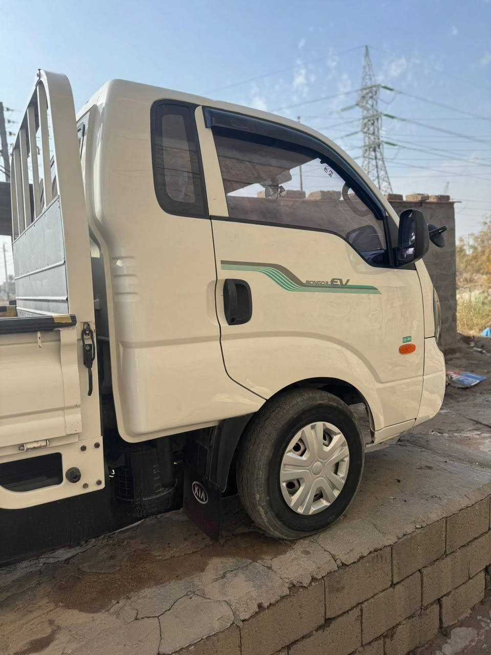 السلام عليكم سيارة دخول جديد سياره اوتوماتيك أدوات كصه شاصي شغل درجه اولى  محرك وكير كفاله سيارة مكينه سبلاين بلك حمي السعر 61 المكان البصرة ***********
