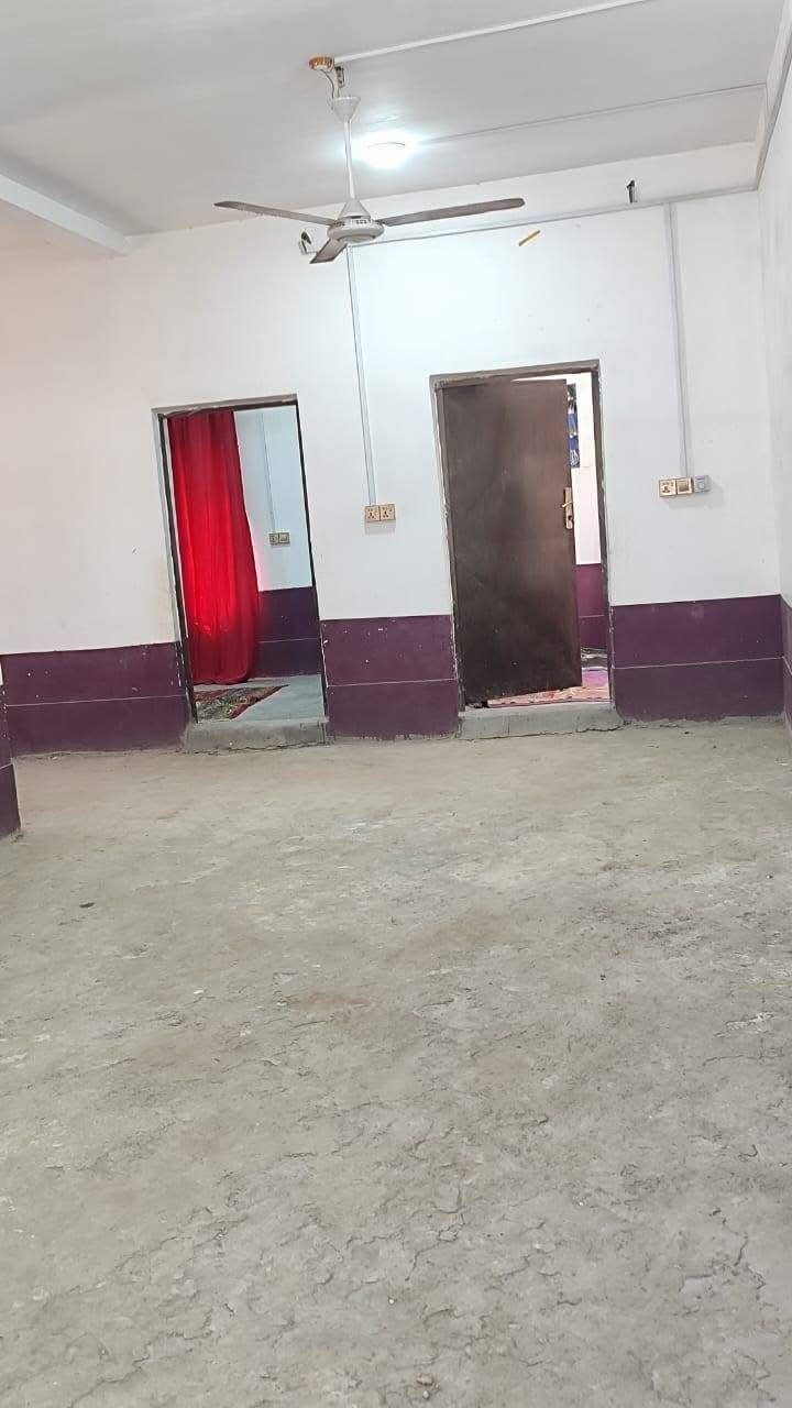 بيت للبيع مساحه 300 متر بيه غرفتين وصاله ومطبخ وحمامات داخليه وخارجيه عوزه ترتيب بصيط ع طريق الدغارة ديوانيه خلف مطعم 🍴 واثق يبعد عن التبليط 200متر ***********

