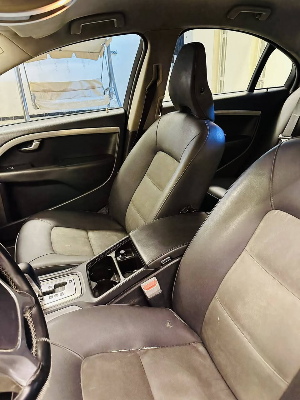 مكلف بلنشر 

السلام عليكم 
للبيع فقط فولفو S80 موديل 2011 لون اسود محرك 4 سلندر توربو سيارة مكفولة بيه بارد باب خلفي جهة سايق فقط كشنات جلد لايت زنون بلادي محرك وكير مكفولات صدر جديد شاشة وسطية سيدي جنجر تحكمات ستيرن كروز سرعة تشغيل بصمة حساسات خلفية لايت متحرك سايد بريك كهربائي ويل حجم 17 كروم وتخم تاير جديد سيارة رقم اربيل جديد سنوية جديدة تحويل مباشر 
مكان السيارة واسط/العزيزية 
السعر 90$ ورقة وبيه مجال بسيط 
لتواصل ***********
