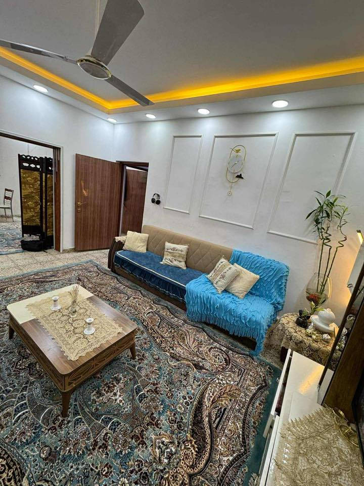 بيت للبيع بالزهراء ٢٠٠م يبعد عن شارع الزهراء الرئيسي ١٠٠م يتكون من طابقين الأول صاله وهول وغرفه نوم ومطبخ 
الطابق الثاني ٣ غرف نوم وحمام ومخزن 
للاستفسار ***********
