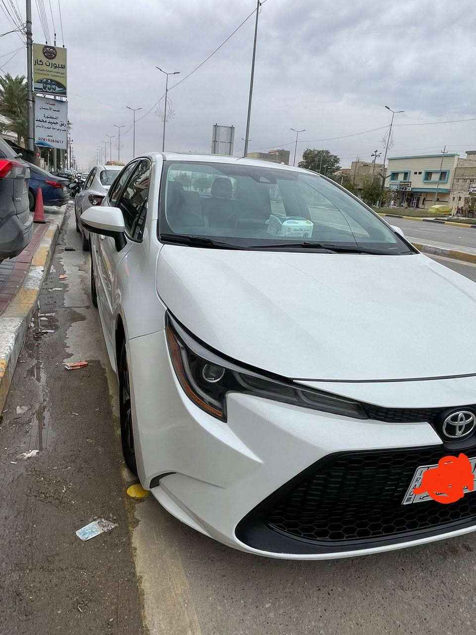السلام عليكم/ كورلا للبيع موديل 2020 وارد امريكي فول مواصفات نضيفة جدا بدون ايرباك محرك 1800 بدون ادفانص XLE المواصفات 
1- محرك 1800المرغوب بدون ادفانص 
2- فتحة سقف 
3- تبريد ثلج + تدفئة 
4- كشنات جلد لونين 
5- تدفئة بالكشنات 
6- شاشة +كامرة 
7- مخارج usp+aux
8- طخم تاير 
9- نضام قياده سبورت وتحديد مسار 
وبعد مواصفات الفول السيارة رقم بغداد معوقين باقي 6 اشهر وصير حرة السعر 130 للاستفسار ‏‪0770 968 3235‬‏ أتصال أو واتساب واسف لغلق التعليقات الي يحب يعرف تفاصيل اكثر يتصل على الرقم الموجود بالاعلان أو واتساب واكون بخدمتة
