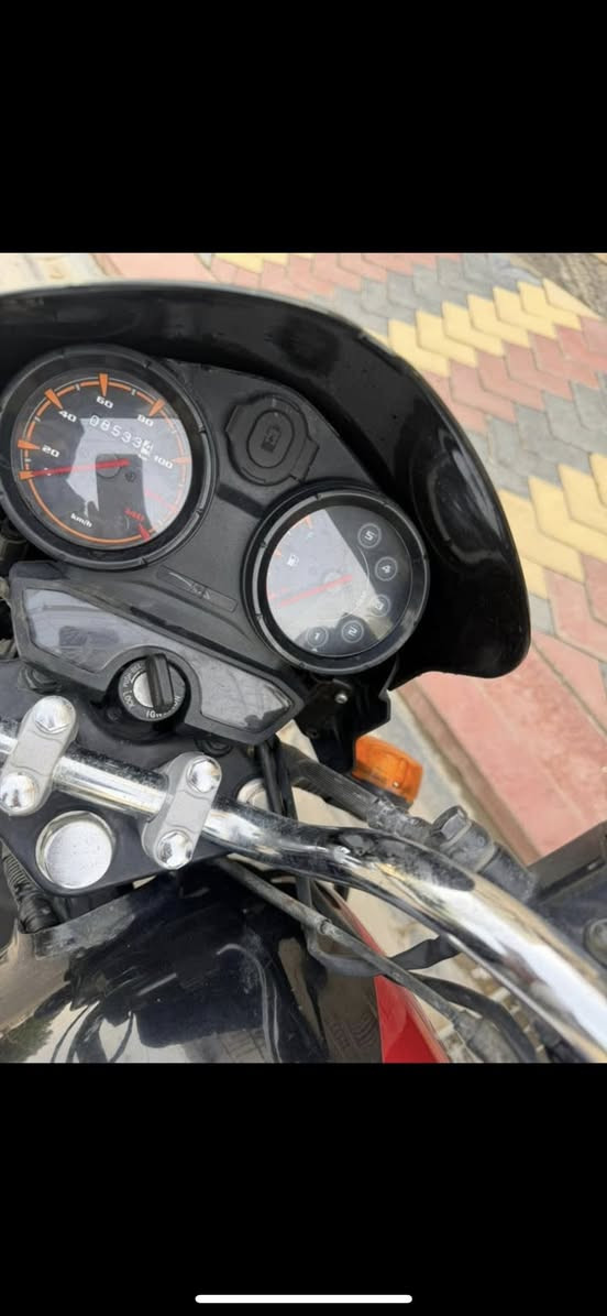 السلام عليكم دراجه بوكسر موديل 23 الدراجه كفاله عامه استخدام شخصي  ممشتغله دلفري ابد و لٱ مجفته ولا برغي ب مكينه مفتوح بيها  الدراجه اوراقها كامله كبل تروح ترقم السعر 2600 وبيها مجال بسيط 
واتساب ***********
