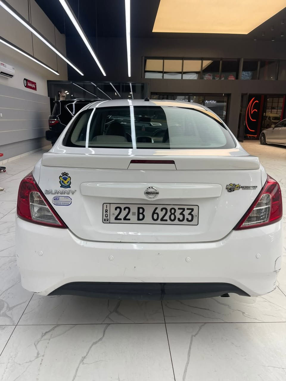 السلام عليكم 
للبيع نيسان سني هندي موديل 2020 بليتة الزركة 
ماشية ١٧٣ الف 
رقم اربيل الدولي الجديد باسمي سنوية ساقطة صارلها ٤ اشهر السياره بيها طخه بالبجم وصار بيها تعديل بسيط بالبراكيت وبداية الشاصي بيها صبغ وبارد سونارها موجود بالمنشور كير ومحرك بشرط تبريد ميشتغل بي عطل اعتقد بالبورد الي يشغل التبريد لان الكمبريسر جطلنا خارجي اشتغل السيارة مدوشمة كشنات وارضية كامله تجي تشوف السياره تقتنع بيها واخليك على راسي وكلشي بسعرة السوك كلشي بي شرط التحويل
اني مكلف بالنشر هذا رقم صاحب السياره ***********
مكان السيارة بغداد البلديات 
سعر السيارة ٨٥ وبي مجال بسيط 
اخوان اني مكلف بالنشر رقم صاحب السيارة موجود بالمنشور بي واتساب اي استفسار تواصلو ويا صاحب السيارة
