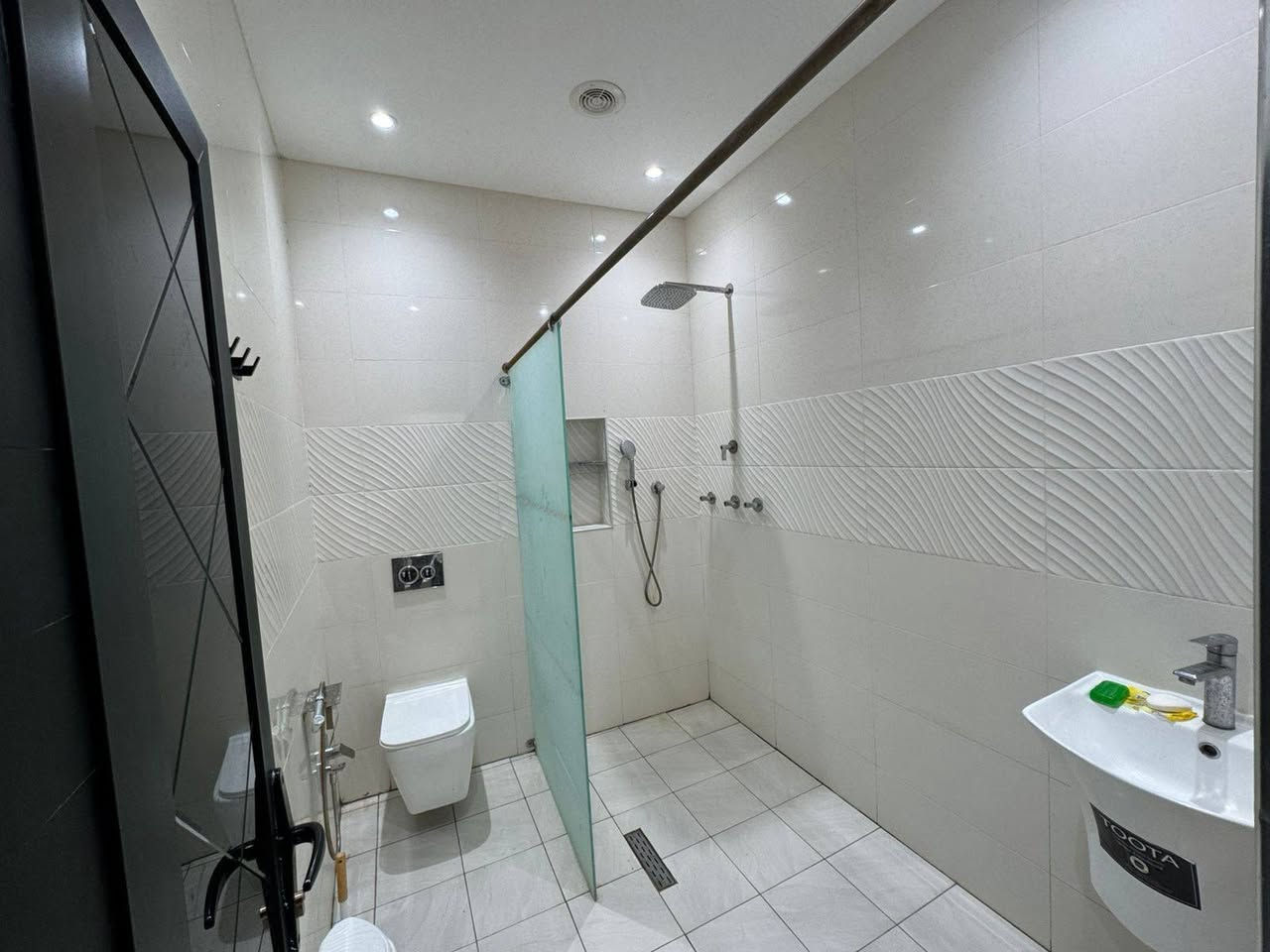 سلام عليكم يوجد لدينا مزارع اليجار في البوعيثة بسعر ***********مناسب موثقة بتطبيق اجرلي ا التواصل وتصلح المناسبات
