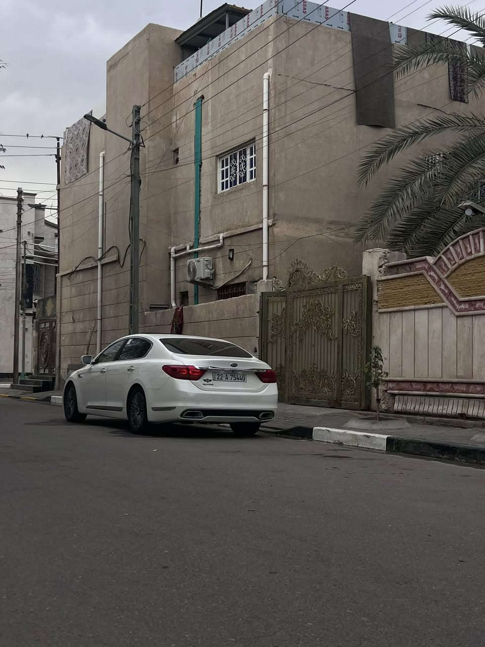 السلام عليكم ورحمة الله وبركاته كوريس. فئه اولئ مديل 13 سياره جكات ملغيه ما حاجه اذكر المواصفات فووول كلش رقم أربيل تحويل أو وكاله عادي سنويه  جديده رقم جديد سياره جاهزه لأخير كلش ماشيه 263 الف سياره بيها راجز اول متشتغل ويروح طبيعي مكاني بصره السعر 155 وبيها مجال الشراي ***********واتساب ترهم مراوس مع الفرق ***********
