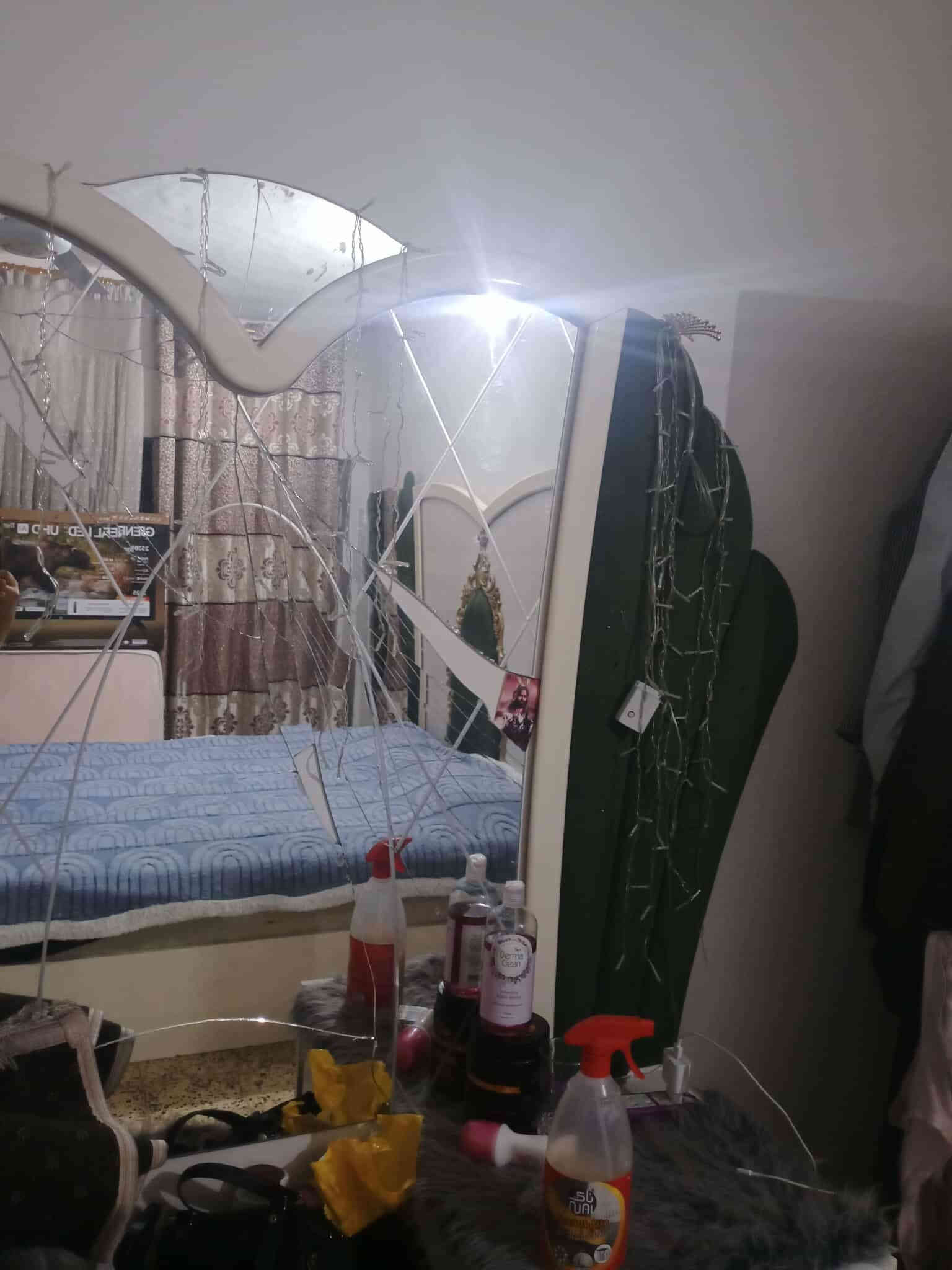 غرفة نوم تركي 
غرفة نوم  — شبه جديدة 
 الموقع: بغداد – الدورة / حي اسيا سلايــت
للبيع غرفة نوم راقية 9 قطع بحالة شبه جديدة، استعمال قليل جداً، نظيفة ومتعوب عليها، جاهزة 
 تصميم حديث ولوناته تهدي النفس، مناسب لكل الديكورات
المواصفات:
الخشب قوي وثقيل
النقشات ديزاين حديث
كل القطع نظيفة وما بيها أي ضرر
استعمال خفيف مثل الجديد
السعر مناسب 
✔️ شراي فقط يدخل الخاص
✔️ للاستفسار*********** 

ملاحظة:
إذا عدك أثاث غرف — بيع / شراء — راسل خاص، مندوب مبيعات وشراي داخل بغداد فقط.
