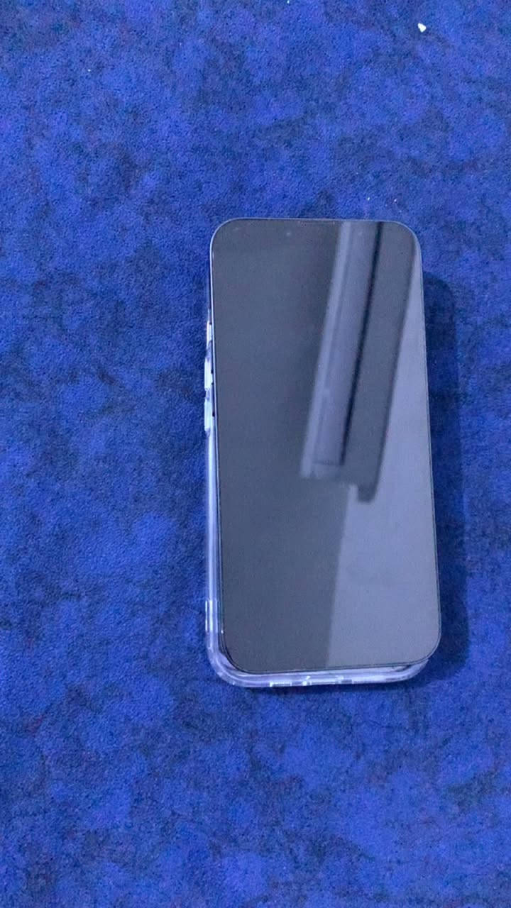 سلام عليكم ايفون 13عادي للبيع ماستر عربي شرق اوسط بطاريه87 نضافه 100% ملحقاته كامله بعده بلضمان سعر 500 مكان بغداد الزعفرانيه هاتف ***********
