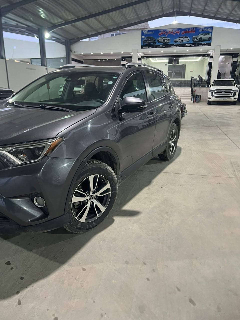 رافور موديل ٢٠١٨ موصفات XLE بها أربعه قطع كلير أمريكا بدون ضربة ارباكات شريكة ماشيه ٨٧ الف مايل سنويه جديد هزه جديد سياره  نضيفه كلش حلو رقم شانصي مرفق مع نشر سعر ١٦٣ ورقه مجال مكان سيارة قضاء بردةرش موبايل ***********
