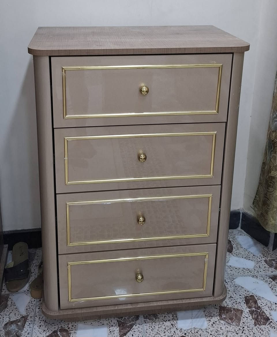 غرفة نوم تركي 11 قطعه للبيع جديده كلش ***********
