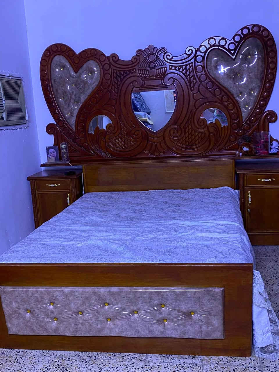 السلام عليكم غرفه نوم للبيع 8قطع السعر 750 وبيها مجال غرفه نضيفه ومستعمله قليل للتواصل واتساب ***********
