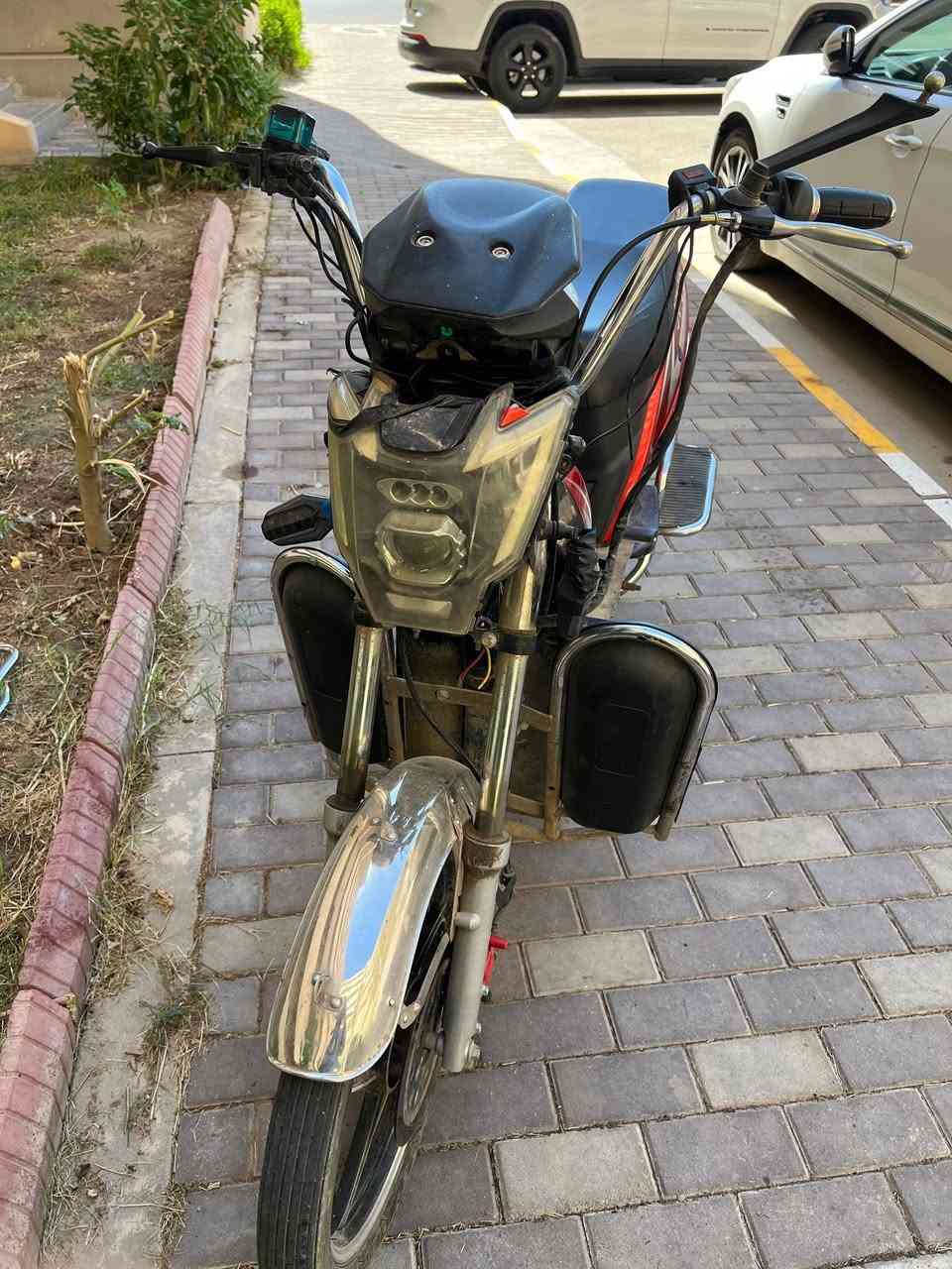 دراجة شحن للبيع
تشتغل من 5 الى 6 ساعات

شاشة عدادات

شاحنة

اضائة

درع حماية

جنطة تخزين

بريكات كاملة

بسعر 250 الف و بيها مجال

للتواصل واتساب او تلفون

***********
