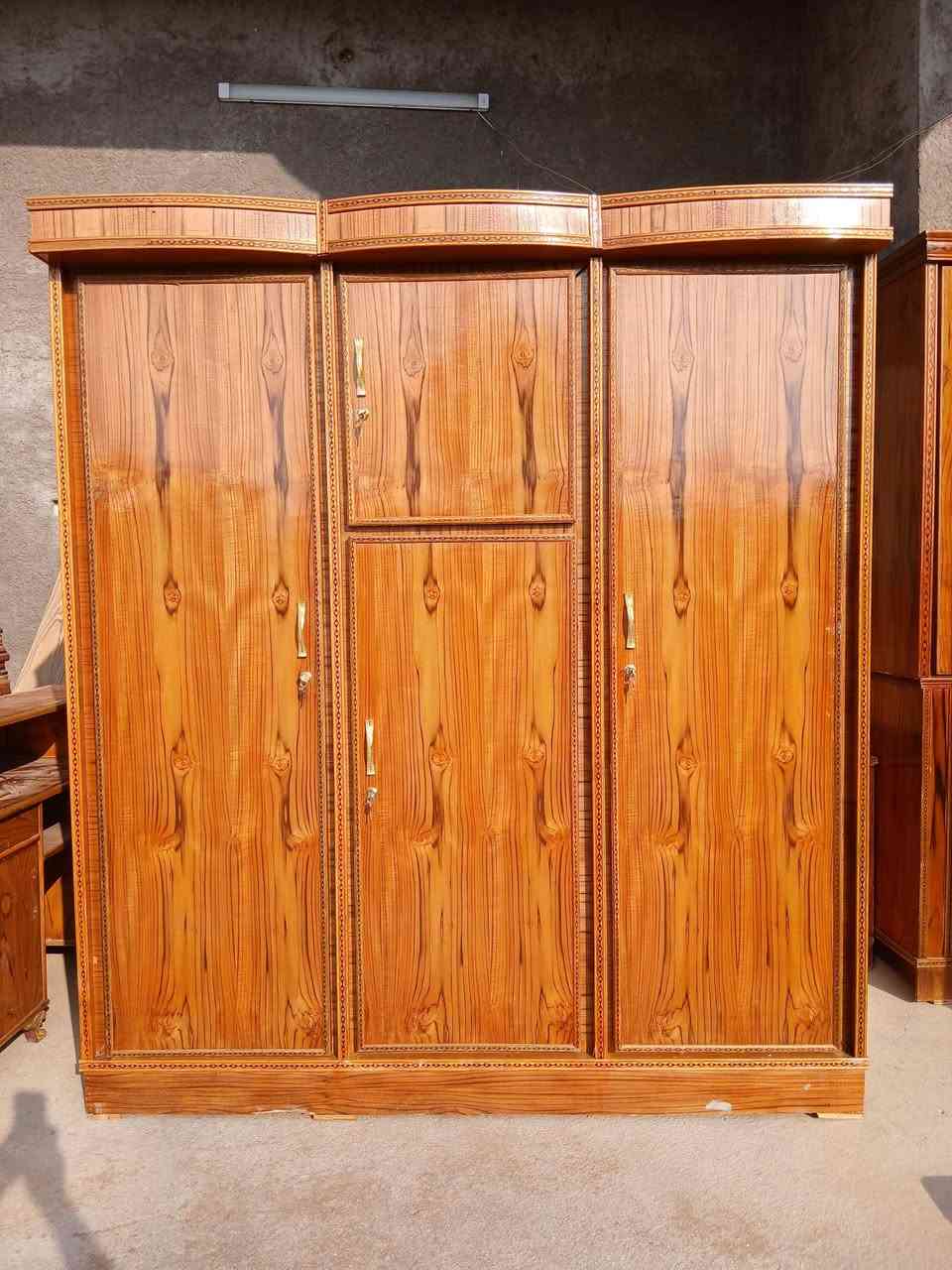 كناتير ابو 4 جديد مو مستخدم خشب صاج عراقي 
سعر 310 وبي مجال 

ابو 3 جديد مو مستخدم السعر 290 وبي مجال 

بوفيه  جديد مو مستخدم 
سعر 200 وبي مجال 

بوفيه مترين ونص مستخدم قليل ديكور حديث 
سعر 175 وبي مجال 
***********
