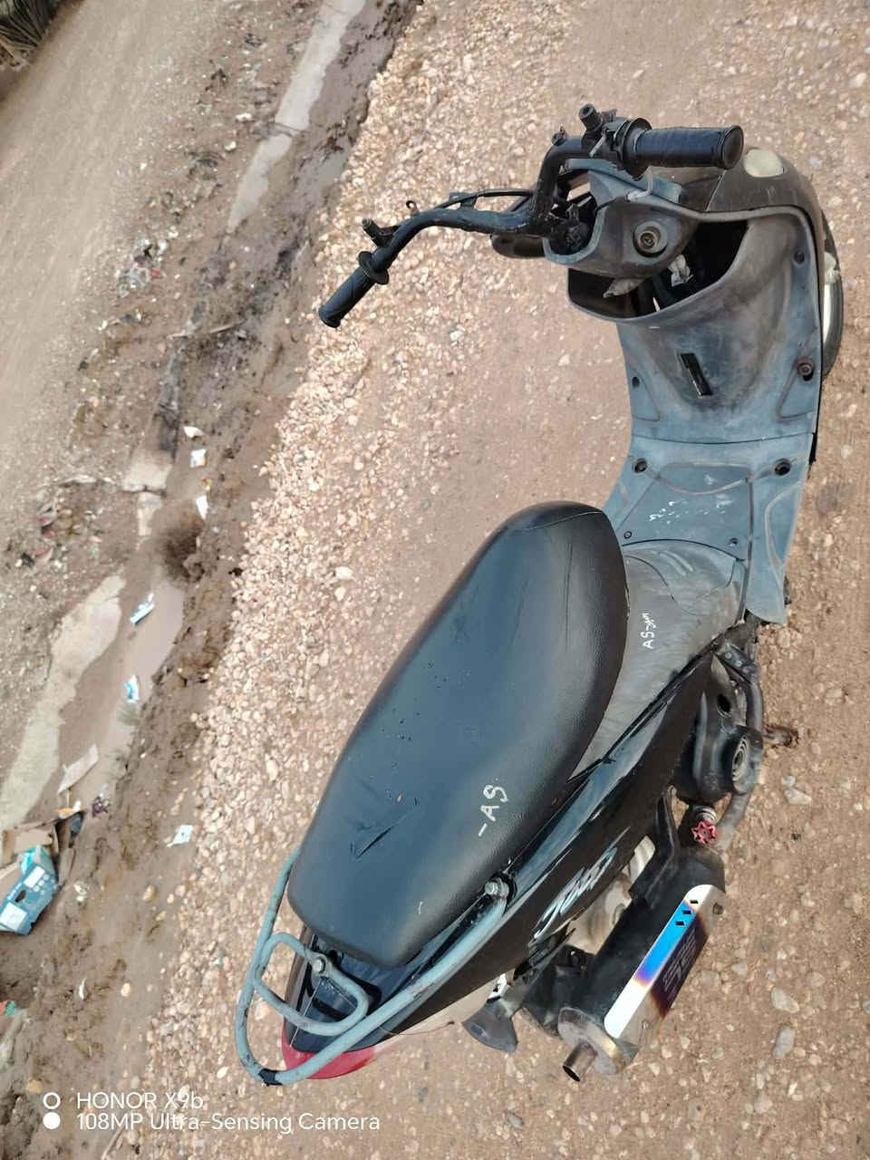 السلام عليكم دراجه ماكس منغولي الدراجه شغاله ما بيها كلشي ما مفتوحه مكينه جديده كهؤبايات شغاله سعرها 350او بيها مجال  ‏رقم الهاتف ‪***********‬‏
