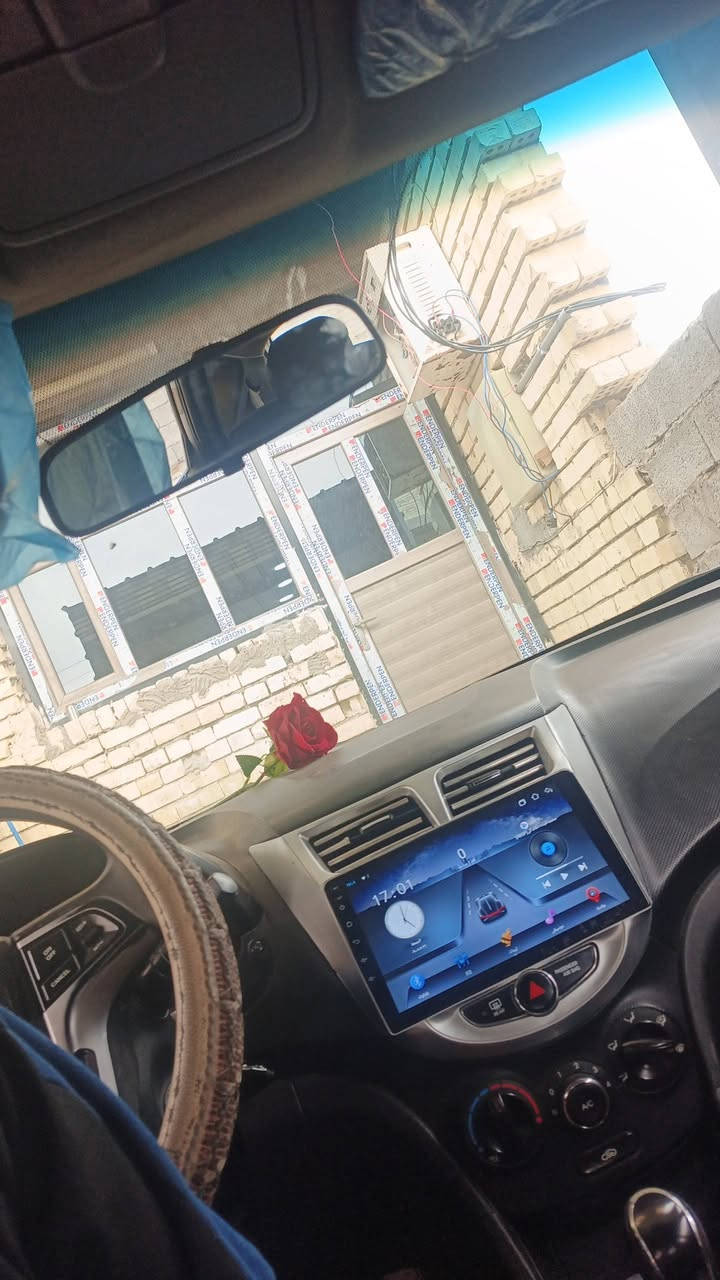 اكسنت هاشباك
2012 امريكيه 
رقم بغداد 
سعر 80 
و سياره بيها دوانز شيطلع بيها نازل من سعرها
***********
