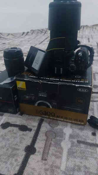 كاميرا نيكون 5300D جديدة شرط الفحص يجي وياها عدسة ونضيفه كلش
قيم سعرها بما يرضي الله 
عدسة
هود
بطارية
شاحنه
حزام *********** مكاني نجف
