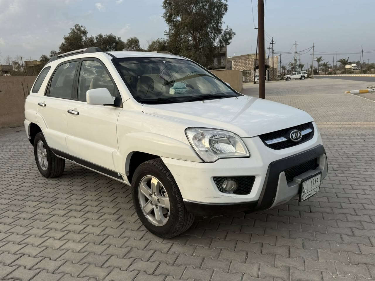 السلام عليكم سبورتج مديل 9 خليجي رقم واسط سنويه جديده  مكينه 2000 دوش السياره مكفوله كفاله عامه. جاهزء من كلشي تخم تاير جديد حداديه امامي وخلفي جديد 
سعر 123  بيه مجال بسيط 
عنوان واسط 
***********
