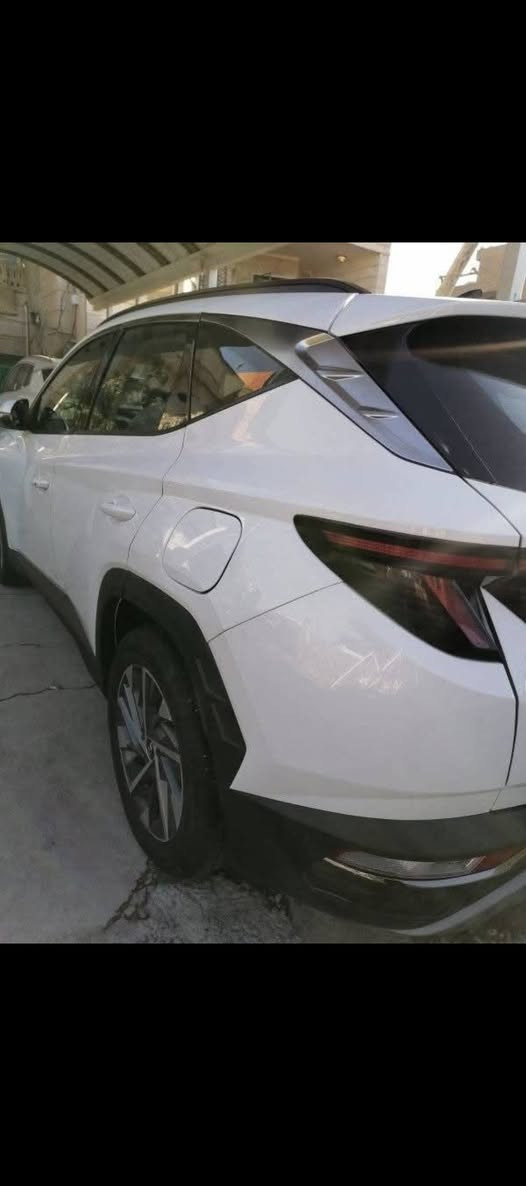 سلام عليكم.. توسان خليجي ابيض رقم بغداد باسمي.. موديل ٢٢ فول مواصفات عدا البانوراما..  ماشية ٧٣ الف كيلو.. سونار مرفق بلمنشور.. السعر ١٩٥ وبيها مجال.. ***********
