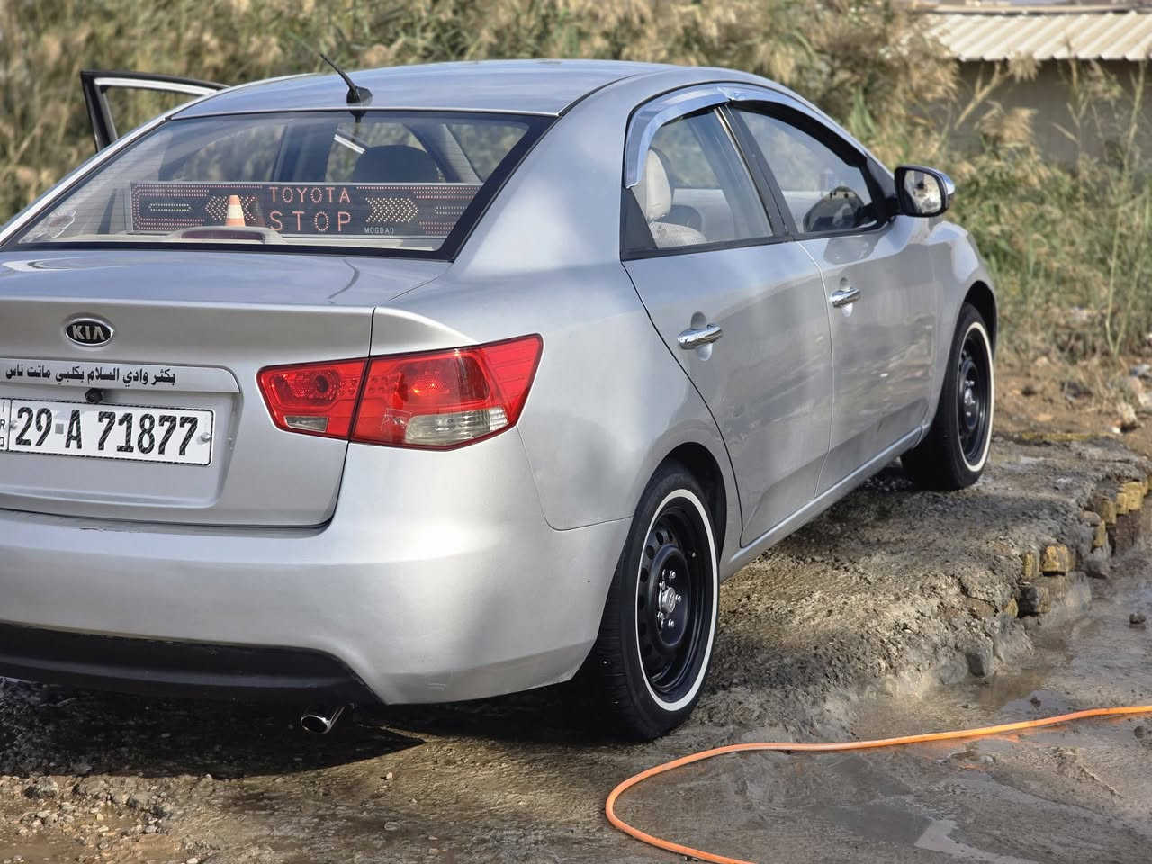 سلام عليكم سيراتو للبيع بيه اربع قطع صبغ حزام بدون ضرر داخل سياره مديل 13 بسمي تبريد كير محرك اخويه لتسني دكلي شبيه ما بيه ذكرلك كل تفاصيل سعر 95 مكاني كوت /***********
