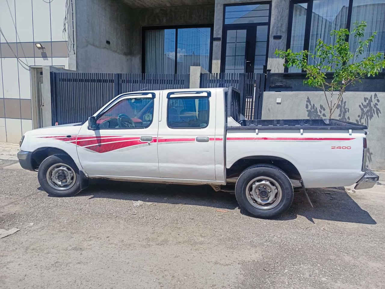 نیسان دەبڵ مۆدێل2002
تەبریدو پاوەر،،،
سێ پارچەی پێشی بۆیاغە،،،قرچێکی هەیە،،،
تەحویل وغرامە بەشەرت
ماڵی فەقیرە،،،جائیزە
سعری (67)موعامەلە
گۆڕینەوە ئەکەم،،
سەیارەکە هی من نیە تێل بۆ خاوەنی بکەن جوابی کۆمێنت و نامە نادەمەوە
***********
