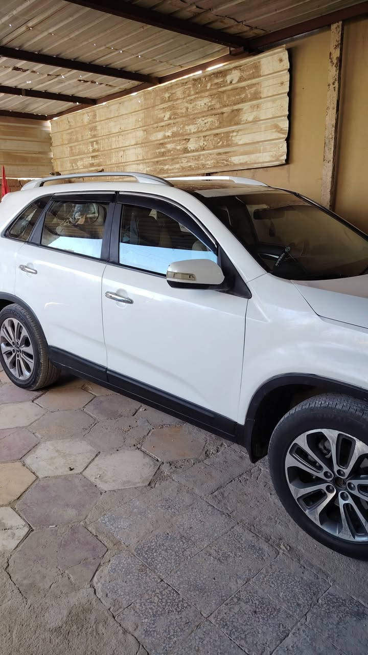 من رخصته مدير الاكروب سورنتو للبيع ١٣ خليجي سته سلندر سبعه راكب بصمه بانوراما رقم أربيل مصبوغه حزام فول مواصفات بانوراما او مراوس بيكم هايلوكس ***********واتساب السعر 140
